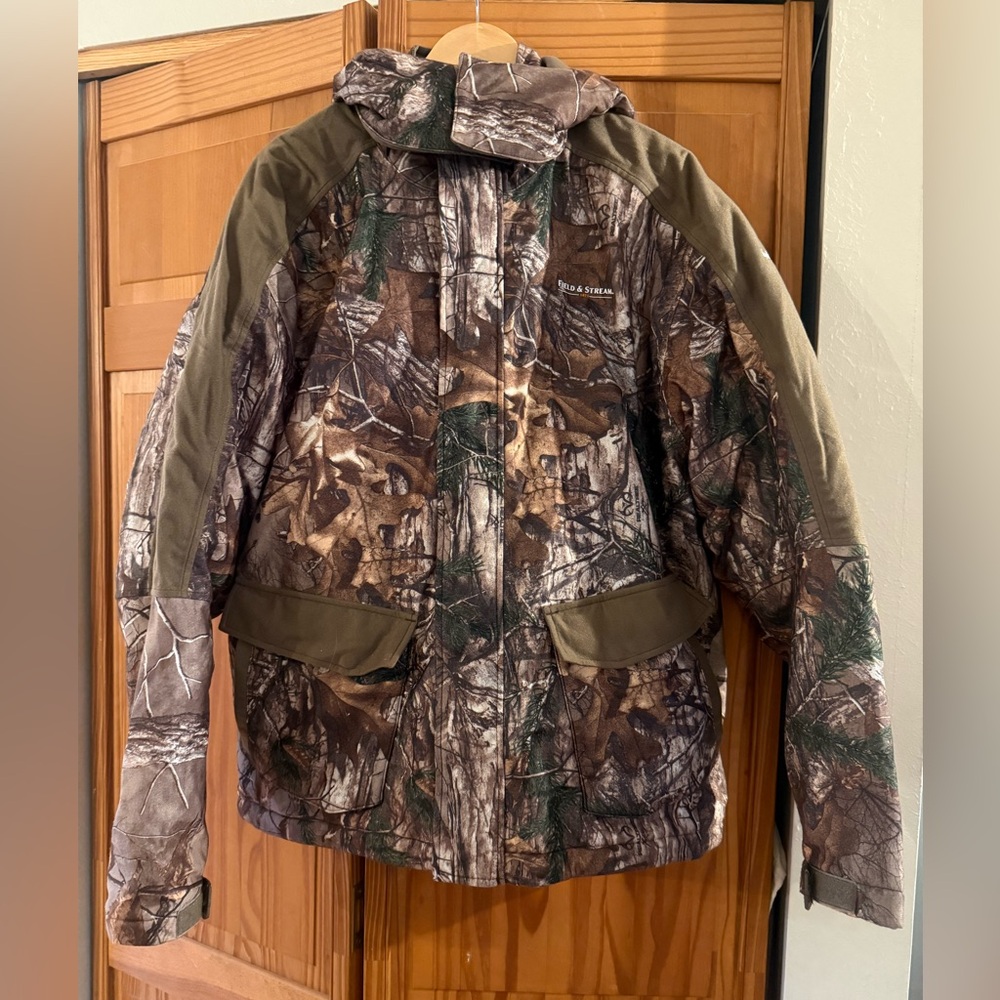 Field & Stream men’s Real Tree camouflage / camo insulated  Jacket